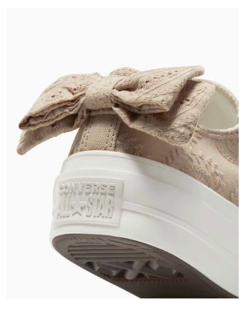 NEW Women’s Converse Chuck Taylor All Star Lift Low Bows A10246C Platform Shoes - Picture 3 of 16
